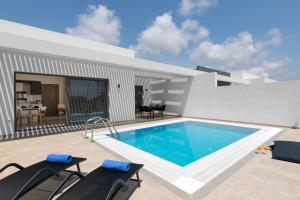 Bazén v ubytování Armonia Suites nebo v jeho okolí