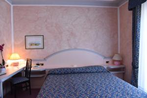 Postel nebo postele na pokoji v ubytování Hotel Grazia Deledda