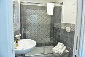 Un baño de Tobacco Suite