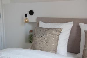 Uma cama ou camas num quarto em Hotel Paradis Zandvoort