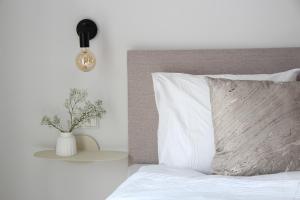 Uma cama ou camas num quarto em Hotel Paradis Zandvoort