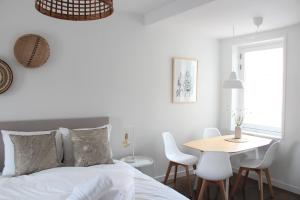 Uma cama ou camas num quarto em Hotel Paradis Zandvoort