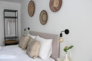 Uma cama ou camas num quarto em Hotel Paradis Zandvoort