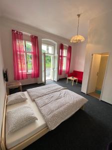 Postel nebo postele na pokoji v ubytování Penzion Hřensko + 11 fotografií
