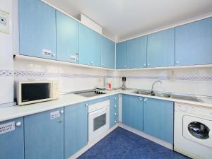 Una cocina o zona de cocina en Apartment Cabo Mar by Interhome