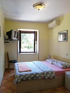 Postel nebo postele na pokoji v ubytování Hotel Pelikan