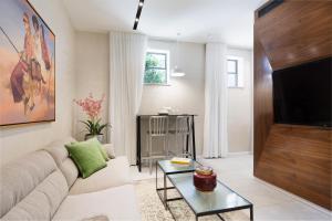 Televisyen dan/atau pusat hiburan di The Shell House