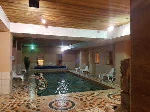 a swimming pool in a building with a pool at Appartement Le Pic Blanc in Oz