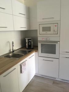 Kuchyňa alebo kuchynka v ubytovaní Rezidencia AMÉLIA - Apartmán SOFIA