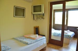 Postel nebo postele na pokoji v ubytování Hotel Pelikan