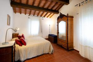 a bedroom with a bed with red pillows on it at Poggio a Sieve in Villore