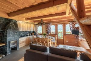 Kuchyňa alebo kuchynka v ubytovaní Domki Tatra Lux Zakopane