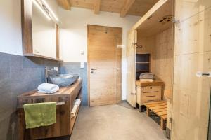 Kúpeľňa v ubytovaní Apartment Rosmarin - Kuenhof