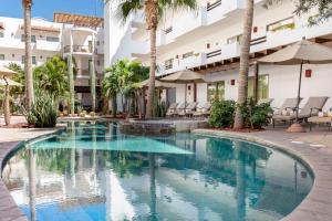 Hotel Santa Fe Loreto by Villa Group tesisinde veya buraya yakın yüzme havuzu