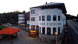 Budova, kde se hotel nachází
