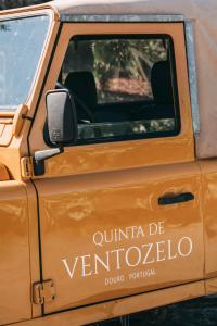 an orange truck with the wordsunina de verónica painted on it at Ventozelo Hotel & Quinta in Ervedosa do Douro