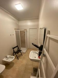 A bathroom at B&B Panorama Iseo