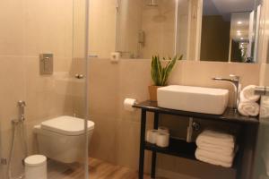 a bathroom with a toilet and a sink at Novabila Guesthouse in Vila Real