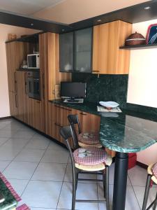 Kuchyň nebo kuchyňský kout v ubytování Wonderful Como Apartment