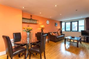 a living room with a table and a couch at Oakstays The Quay Gem in Newcastle upon Tyne