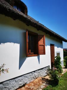 The building in which the holiday home is located