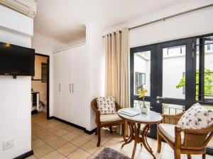 Ruang duduk di Church Street Luxury Apartments