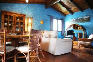 a living room with a table and a couch at Agroturismo Maddiola in San Sebastián