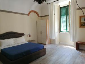 Posteľ alebo postele v izbe v ubytovaní Palazzo Guasti Appartamento Il balcone