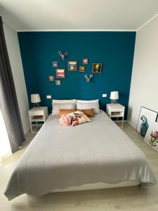 A bed or beds in a room at Leono’