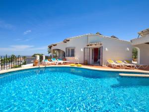 The swimming pool at or close to Villa Villa Hermosa Vista by Interhome