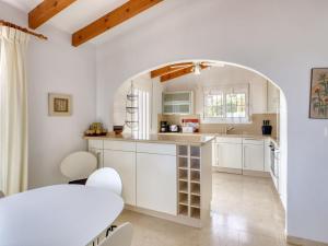 A kitchen or kitchenette at Villa Villa Hermosa Vista by Interhome
