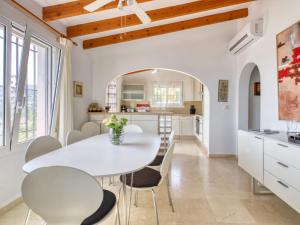 A kitchen or kitchenette at Villa Villa Hermosa Vista by Interhome