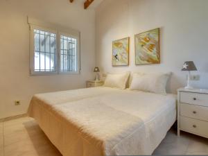 A bed or beds in a room at Villa Villa Hermosa Vista by Interhome