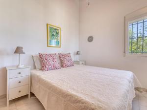A bed or beds in a room at Villa Villa Hermosa Vista by Interhome