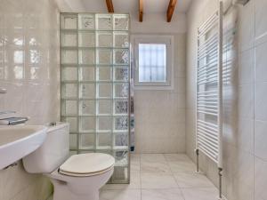 A bathroom at Villa Villa Hermosa Vista by Interhome