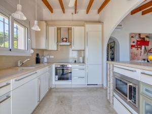 A kitchen or kitchenette at Villa Villa Hermosa Vista by Interhome