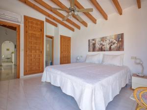A bed or beds in a room at Villa Villa Hermosa Vista by Interhome