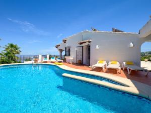 The swimming pool at or close to Villa Villa Hermosa Vista by Interhome