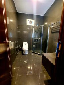 a bathroom with a shower and a toilet in it at Passion Hotel Villas in Khamis Mushayt