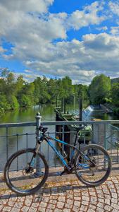 a bike parked next to a fence next to a river at Ferienhaus Am Kirchberg in Kurort Steinbach-Hallenberg