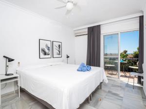 Ένα ή περισσότερα κρεβάτια σε δωμάτιο στο Holiday Home Sol de Estepona by Interhome