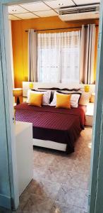 Postel nebo postele na pokoji v ubytování Karon silent city bungalow 3-3