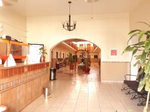 an empty lobby with an archway in a building at Hotel Cervantino in Tapachula