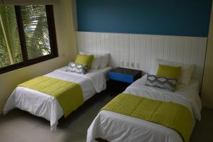 Postel nebo postele na pokoji v ubytování Hotel La Laguna Galapagos