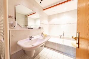Ванная комната в Hotel & Restaurant Lengefelder Warte