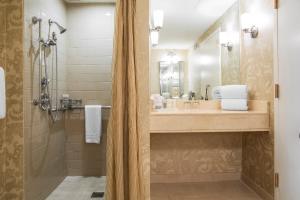 Koupelna v ubytování Omni Houston Hotel