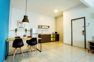 Kuchyň nebo kuchyňský kout v ubytování Da Men Sunway Subang By ODY Suites