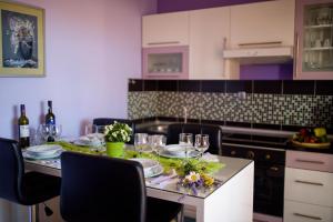 Kuchyň nebo kuchyňský kout v ubytování Apartments Vinka