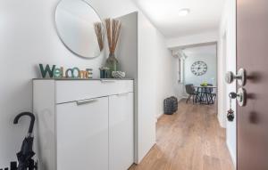 Fotografie z fotogalerie ubytování JUST RENOVATED stylish 2 bedrooms apartment only a few steps from the beach! v destinaci Novigrad – Istrie