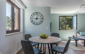 Posezení v ubytování JUST RENOVATED stylish 2 bedrooms apartment only a few steps from the beach! + 12 fotografií